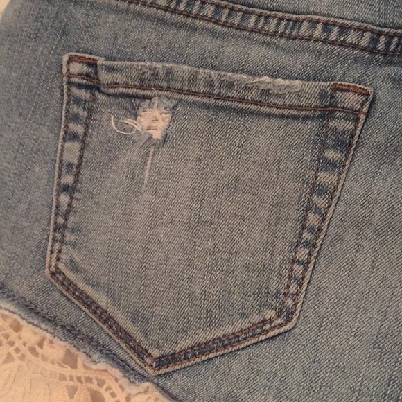 Roxy lace edge low rise jean shorts size 1 - Picture 8 of 12